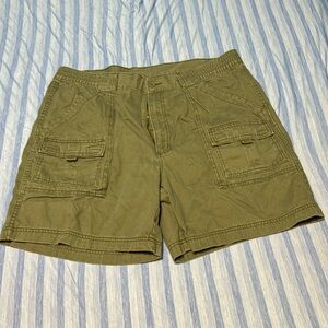 St. John’s Bay men’s cargo shorts size 40W